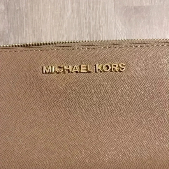 MICHAEL KORS Saffiano Leather Wallet - Picture 3 of 9